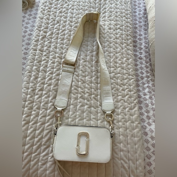 Marc Jacobs Handbags - Marc Jacob’s Snapshot DTM - White